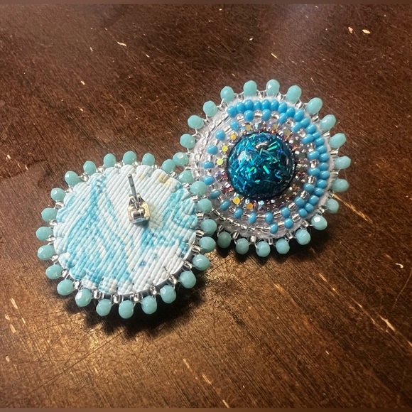 Handmade beaded studs - Picture 1 of 1